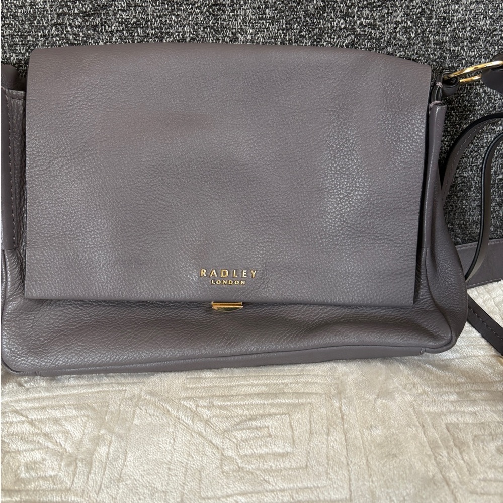 RADLEY LONDON Gray Pebbled Leather Crossbody with Gold Hardware